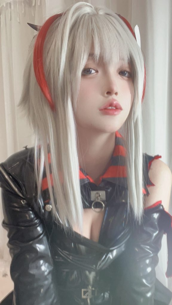 图片[5]-疯猫ss 明日方舟W COS写真｜Arknights W 爆破美学与漆黑质感人像