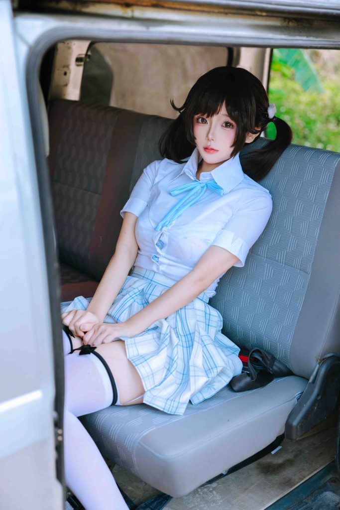 图片[5]-日奈娇JK女高写真｜蓝白制服×面包车公路感清爽合集