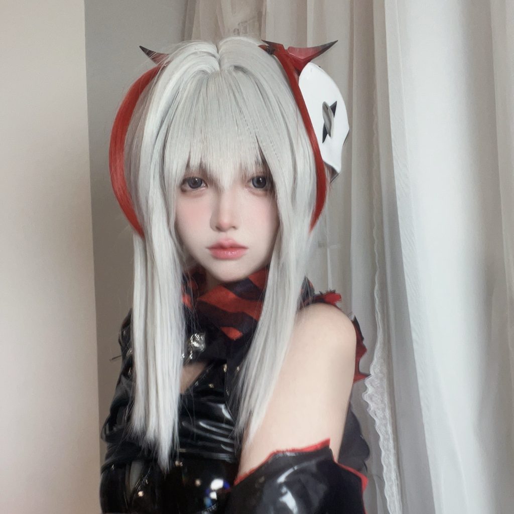 图片[2]-疯猫ss 明日方舟W COS写真｜Arknights W 爆破美学与漆黑质感人像