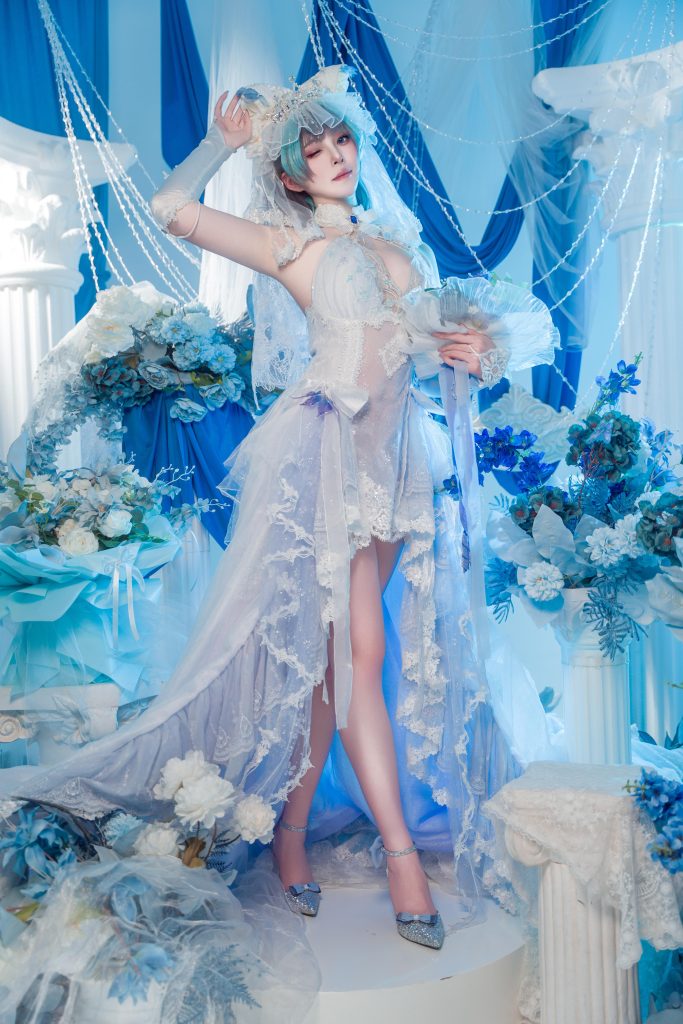 图片[2]-夏夏子 柴郡婚纱cos写真｜碧蓝航线Cheshire花嫁蓝白礼堂主题高清图集