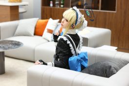 G44不会受伤飞鸟马时写真｜《蔚蓝档案》C&C女仆特务的夜景与室内质感全解析-绅士网