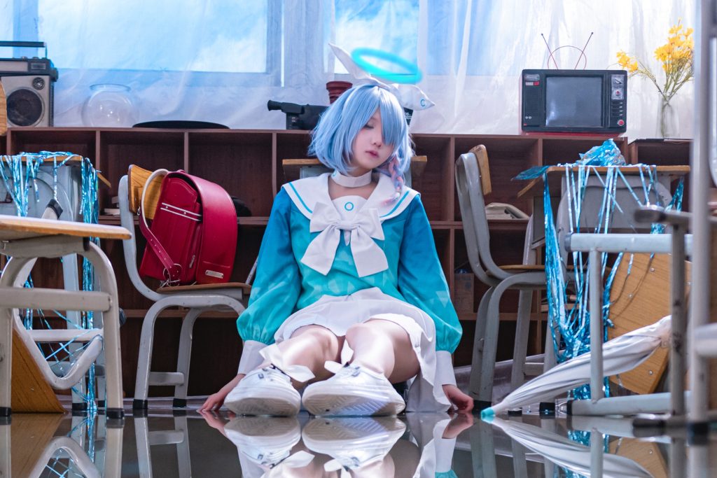 图片[2]-小和甜酒 阿罗娜 写真｜碧蓝档案什亭之匣教室场景签到簿主题摄影解析