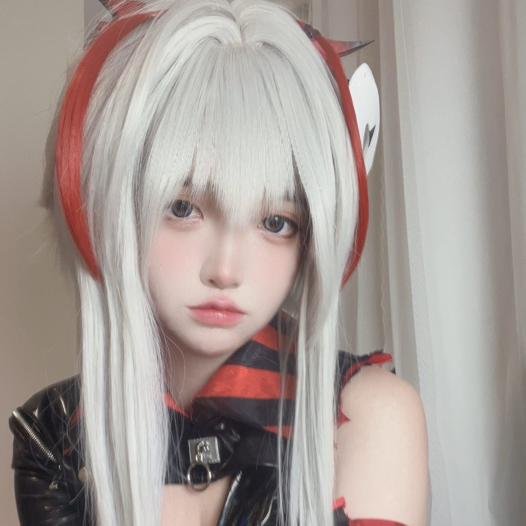 图片[4]-疯猫ss 明日方舟W COS写真｜Arknights W 爆破美学与漆黑质感人像