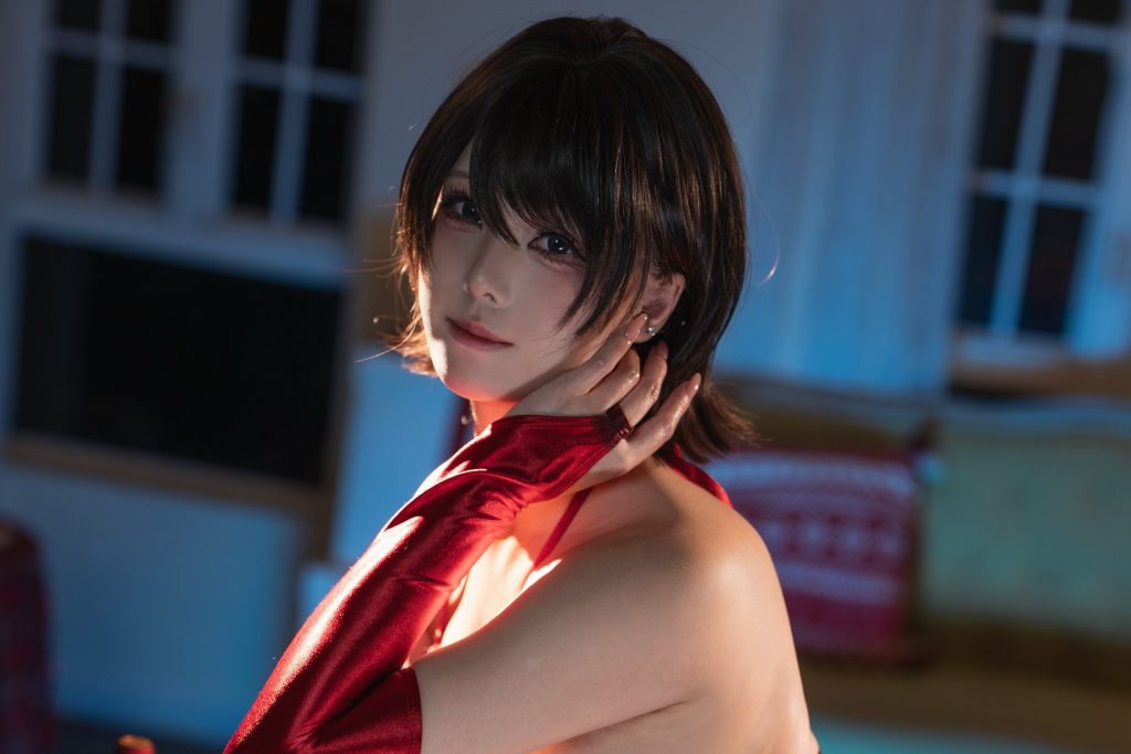 图片[3]-蜜汁猫裘红苹果写真：红缎逆光氛围