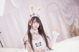 神楽坂真冬毛绒白兔写真赏析：柔光兔系少女氛围、服装细节与镜头表达全解析-绅士网