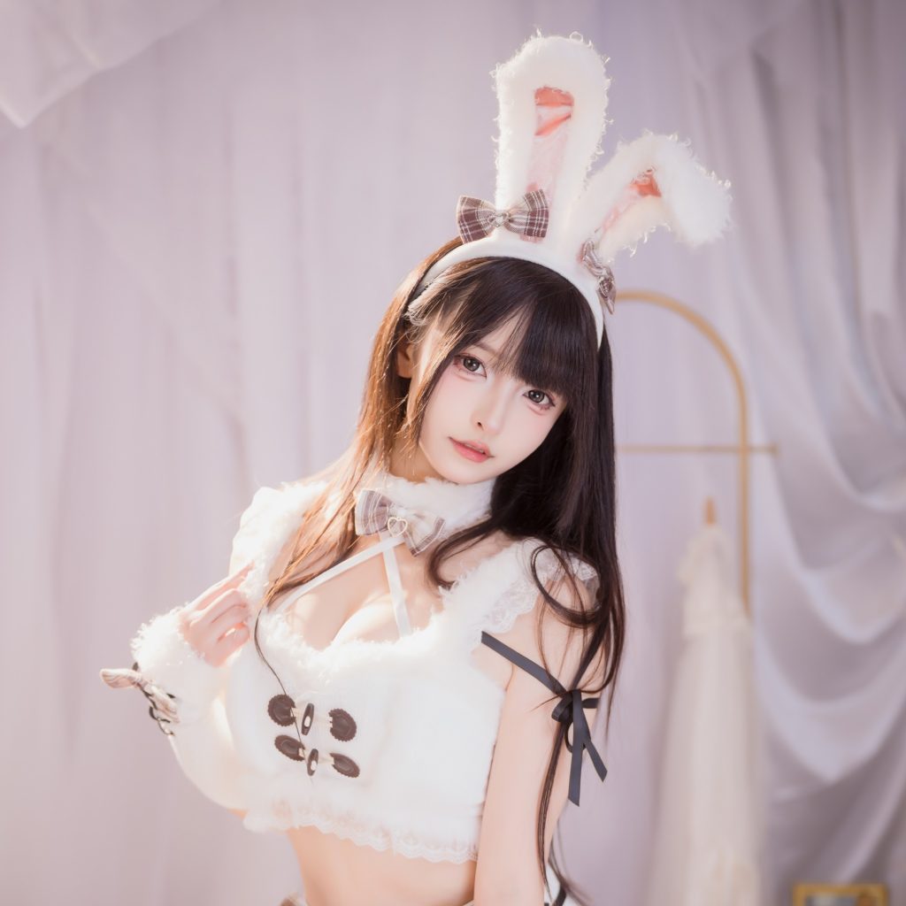 图片[6]-神楽坂真冬毛绒白兔写真赏析｜柔光兔系少女氛围与高清造型细节解析