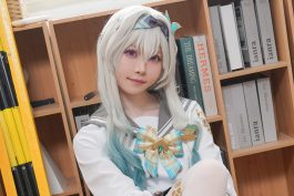 朝雾爱流萤春日手信写真赏析：崩坏星穹铁道流萤校园时装的高质感还原-绅士网