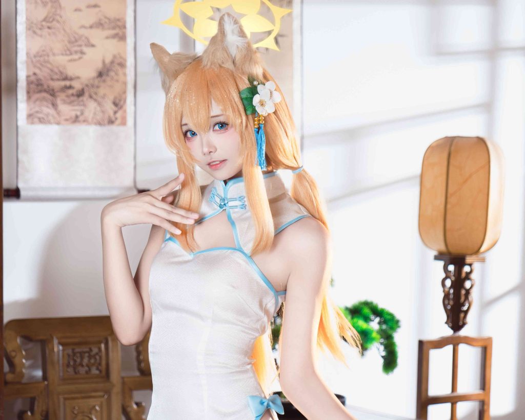 图片[4]-艾西aiwest伊落玛丽旗袍cos写真赏析｜蔚蓝档案玛丽角色气质解析