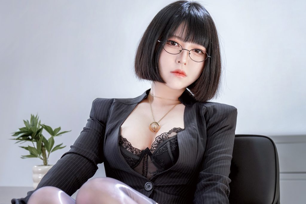 图片[4]-半半子 上司様Vol.03 写真解析｜眼镜女上司OL黑西装主题