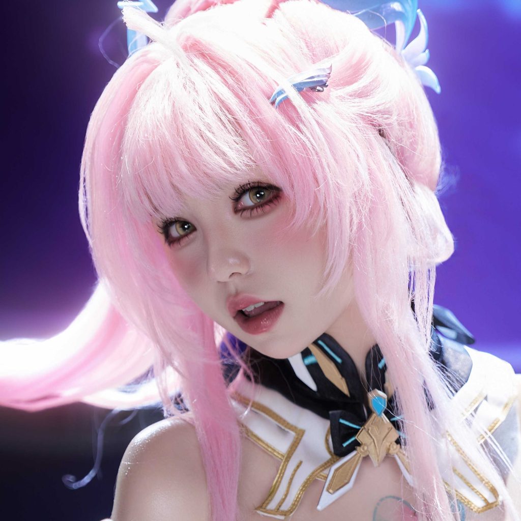 图片[2]-阿薰KaOri爱弥斯Cos写真解析：鸣潮爱弥斯高质量舞台风角色摄影图集