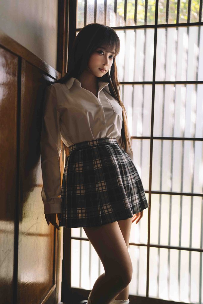 图片[6]-蠢沫沫JK写真赏析：日系制服风与复古宅院光影解析