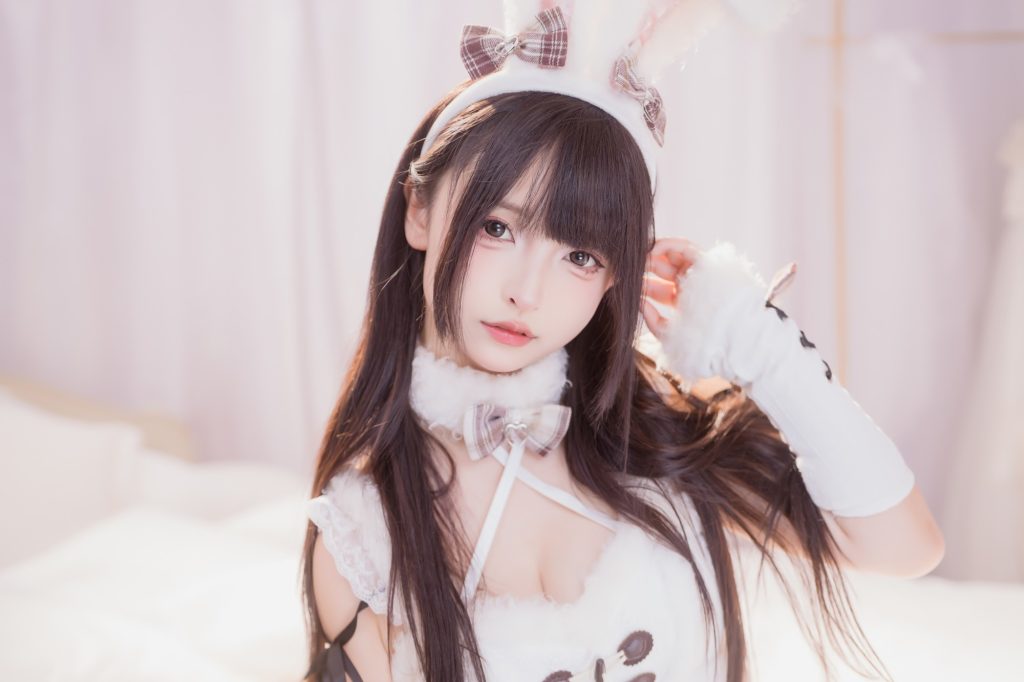 图片[4]-神楽坂真冬毛绒白兔写真赏析｜柔光兔系少女氛围与高清造型细节解析