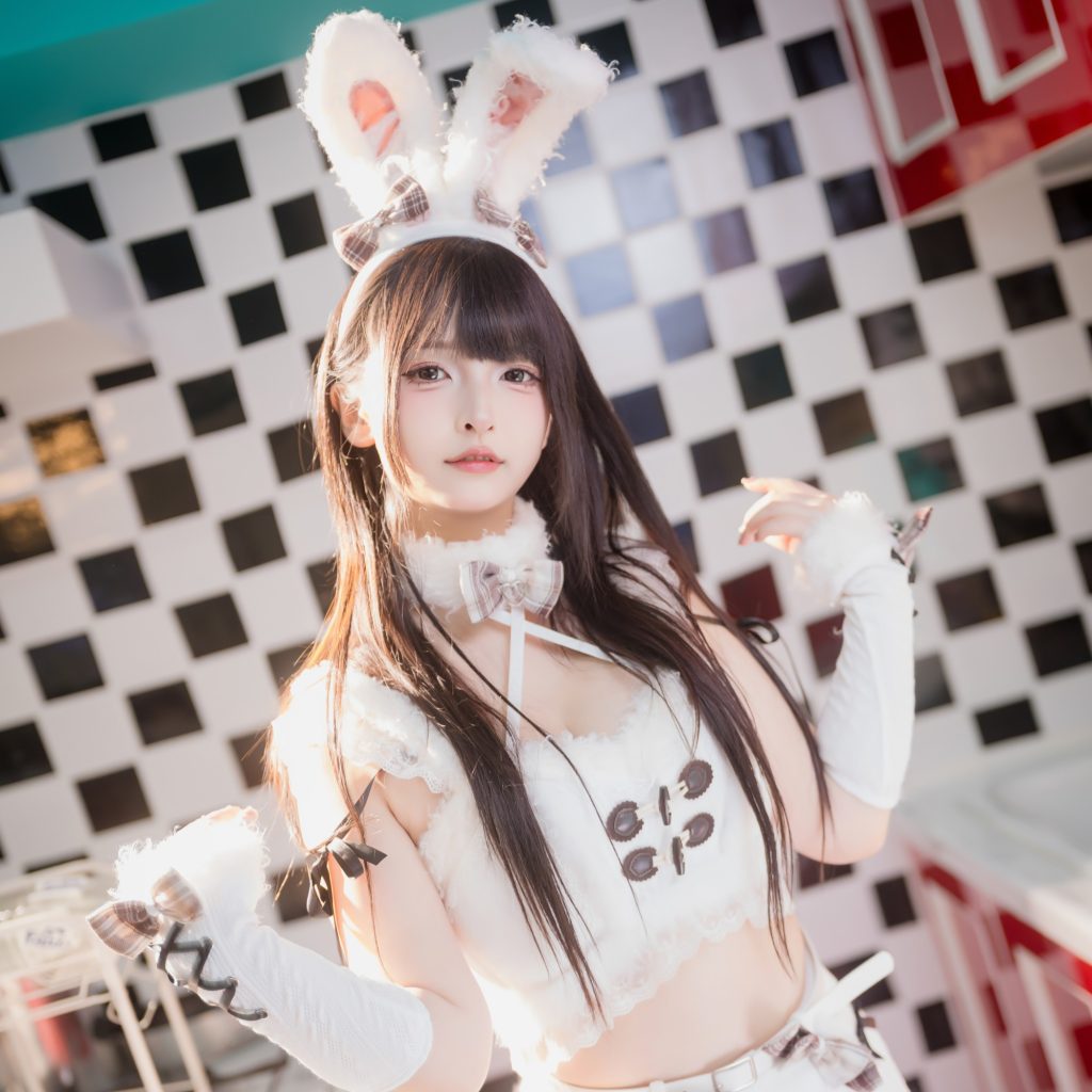 图片[2]-神楽坂真冬毛绒白兔写真赏析｜柔光兔系少女氛围与高清造型细节解析