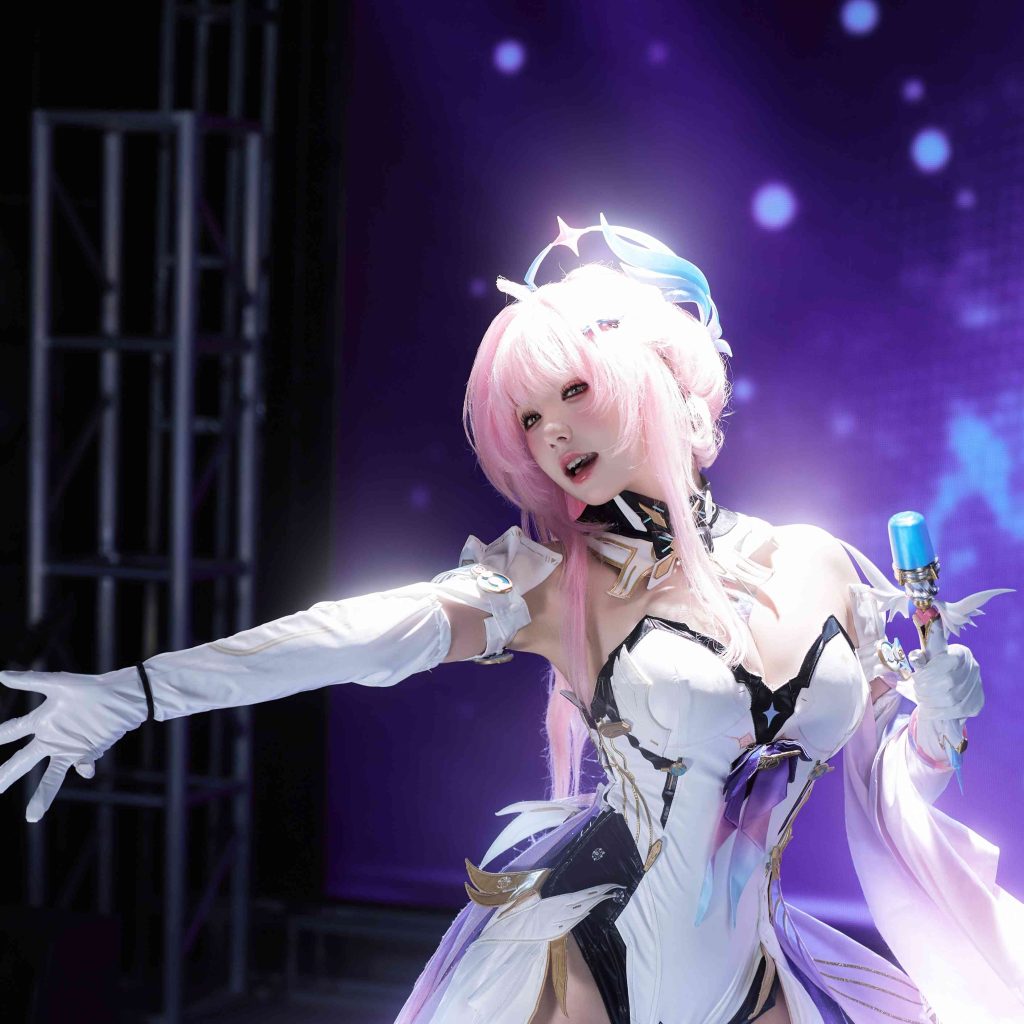 图片[5]-阿薰KaOri爱弥斯Cos写真解析：鸣潮爱弥斯高质量舞台风角色摄影图集