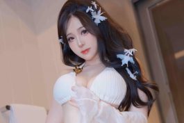 miko酱《慵懒时刻》写真赏析：白色私房氛围、浴缸场景与轻熟镜头感的完整表达-绅士网