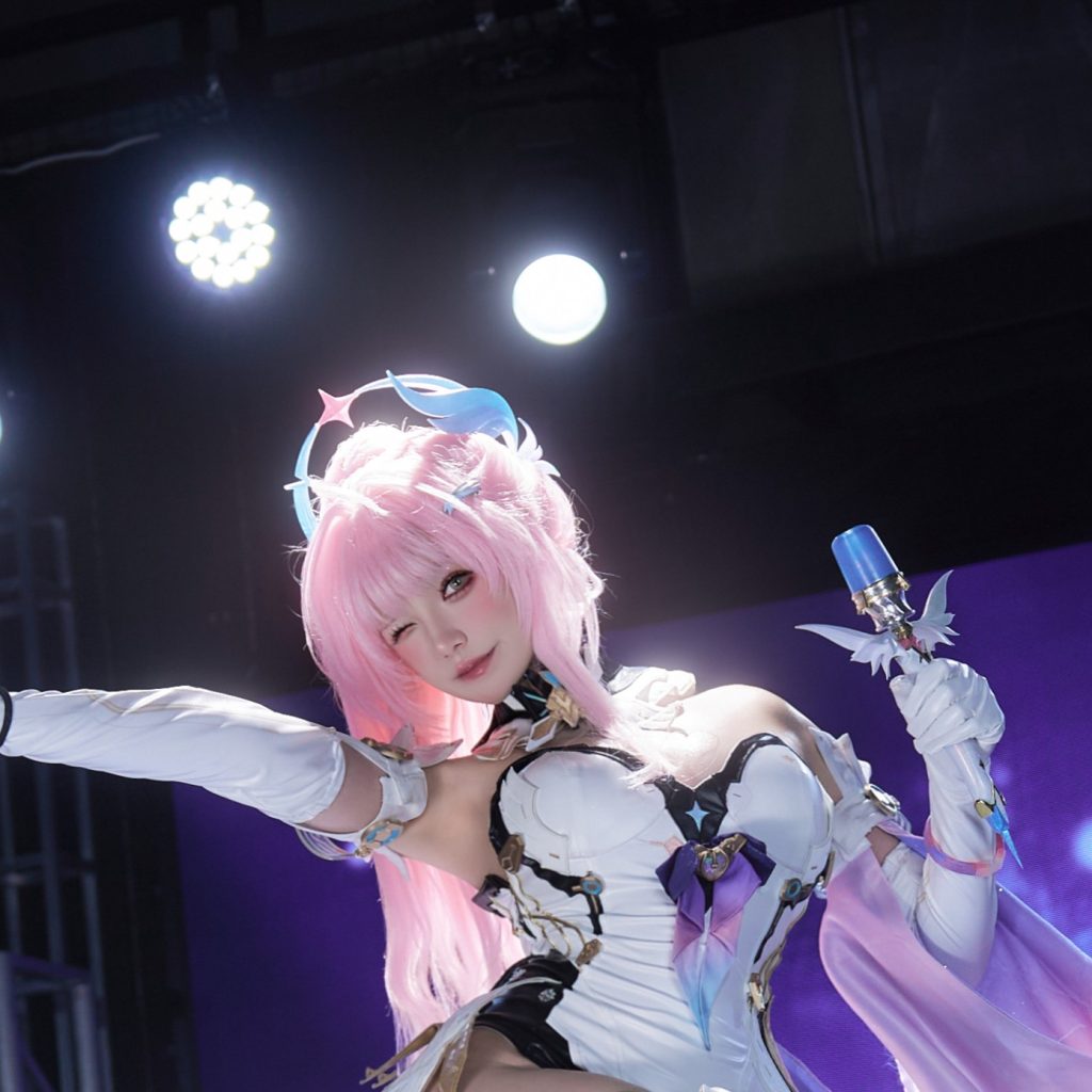 图片[7]-阿薰KaOri爱弥斯Cos写真解析：鸣潮爱弥斯高质量舞台风角色摄影图集