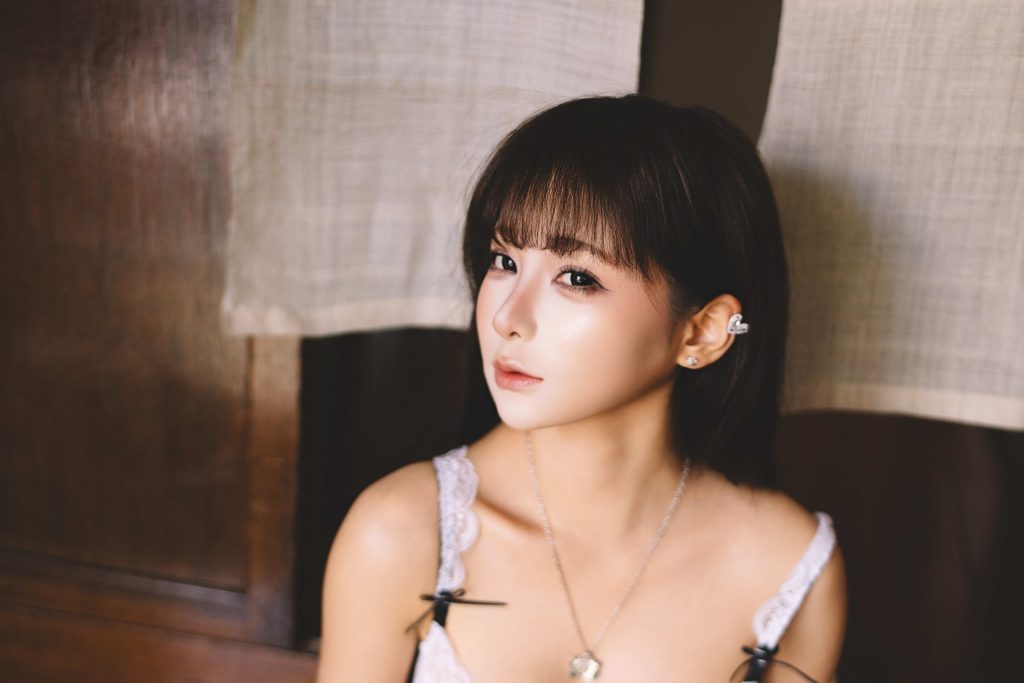 图片[3]-蠢沫沫JK写真赏析：日系制服风与复古宅院光影解析