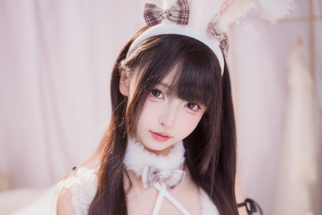 图片[5]-神楽坂真冬毛绒白兔写真赏析｜柔光兔系少女氛围与高清造型细节解析