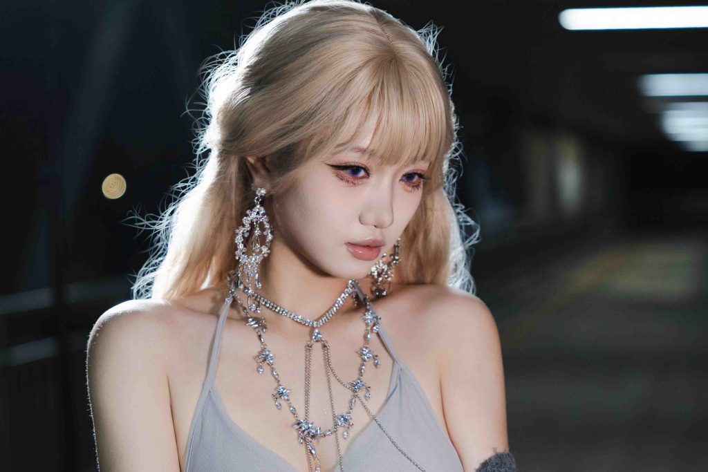 图片[5]-柒柒要乖哦(Lust77)辛德瑞拉写真解析：冷调夜色下的现代公主感