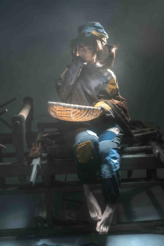 图片[3]-蠢沫沫小乞丐写真解析｜原创主题摄影中的破败氛围与电影感