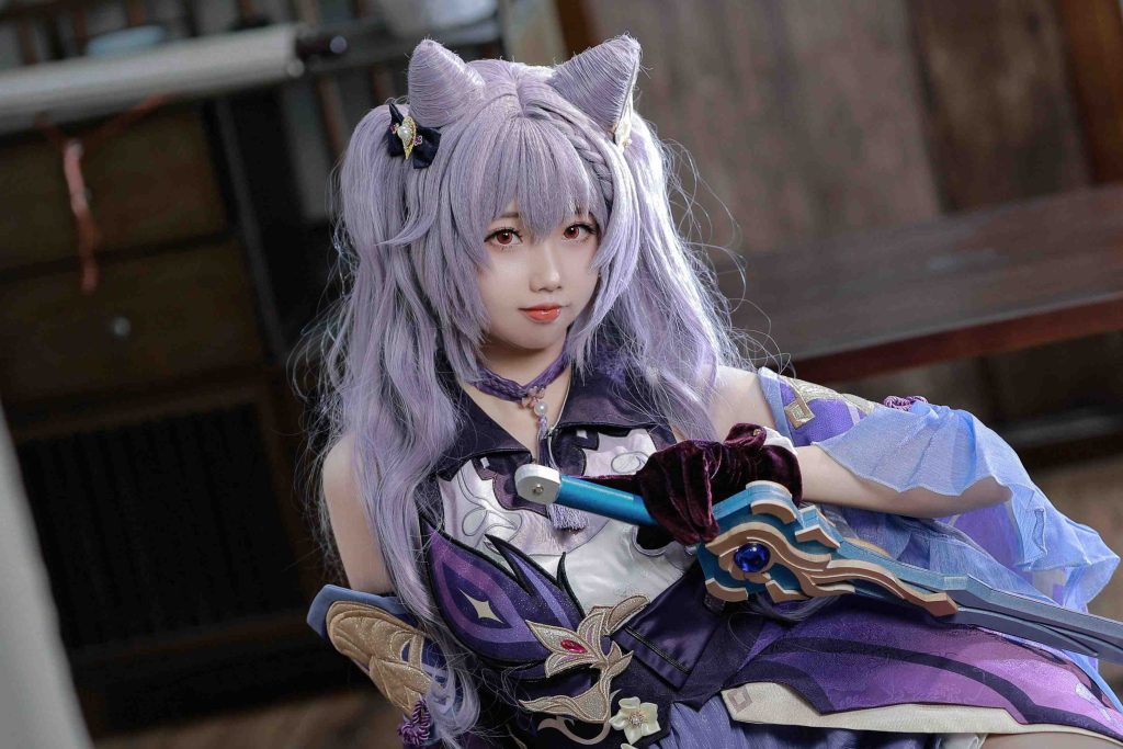 图片[3]-雪琪SAMA刻晴COS写真解析：高还原玉衡星气质，紫色雷光下的璃月美学