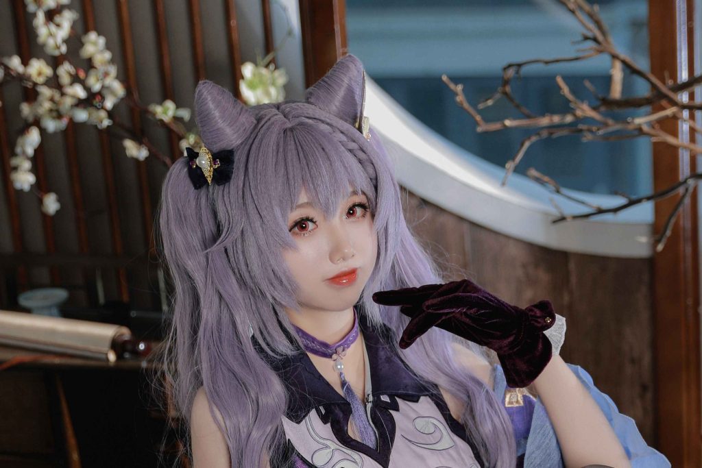 图片[6]-雪琪SAMA刻晴COS写真解析：高还原玉衡星气质，紫色雷光下的璃月美学