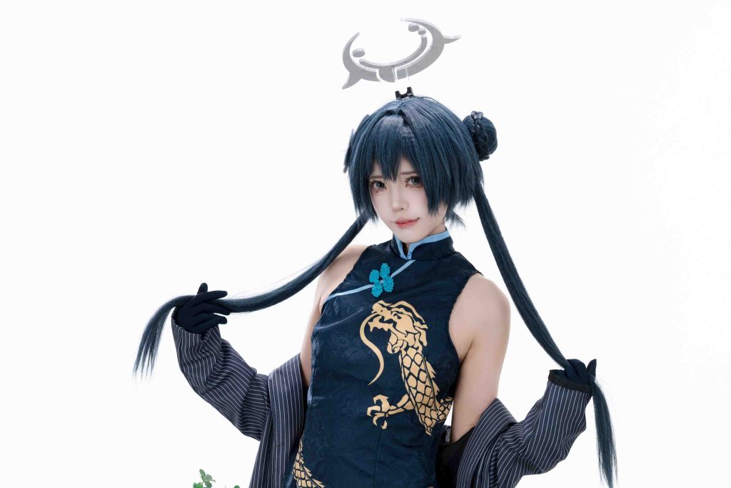 君颜圆又圆龙华妃咲写真赏析｜蔚蓝档案COS还原与中式旗袍美学