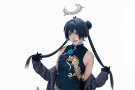 君颜圆又圆龙华妃咲写真赏析：蔚蓝档案门主气质与中式旗袍审美的完整呈现-绅士网