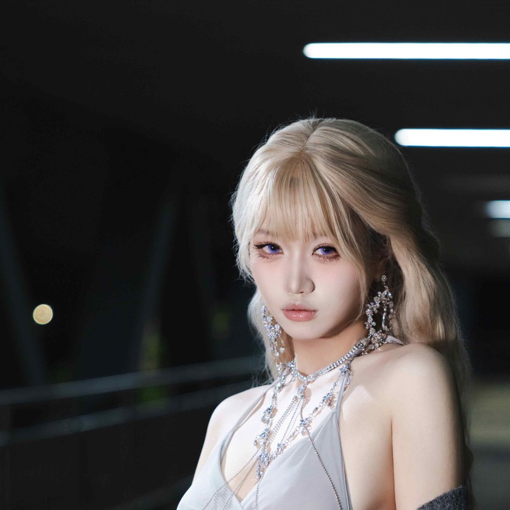 图片[4]-柒柒要乖哦(Lust77)辛德瑞拉写真解析：冷调夜色下的现代公主感