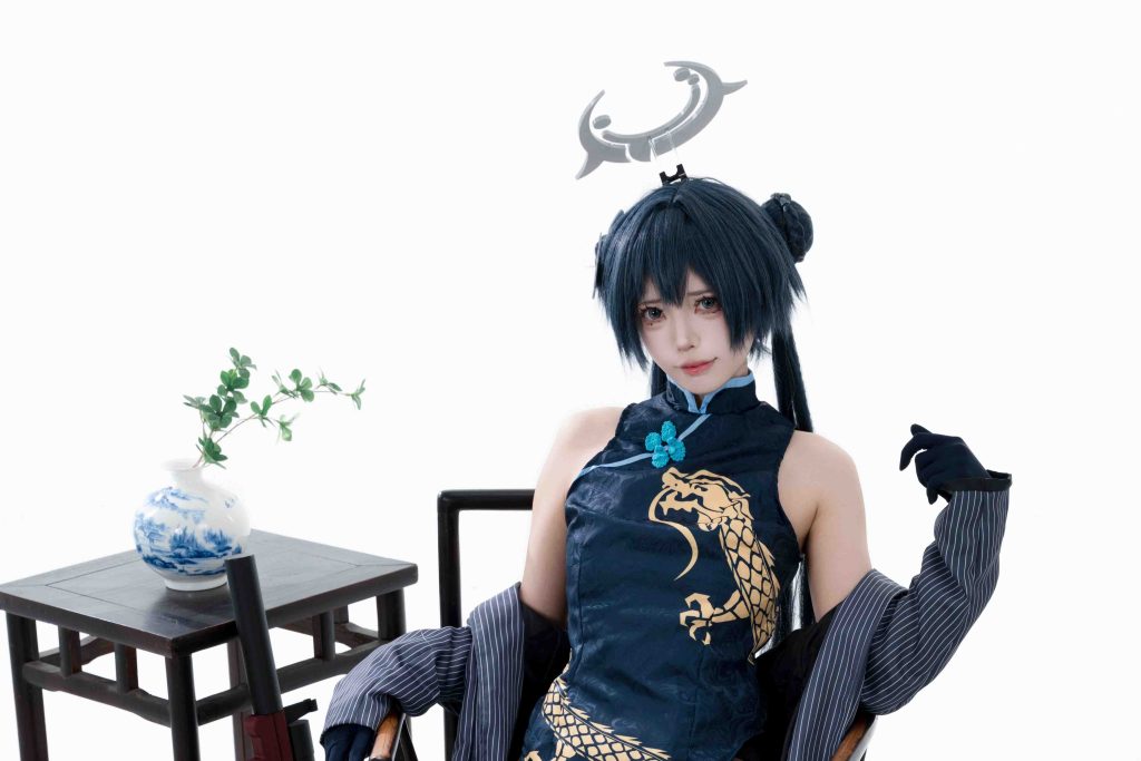 图片[3]-君颜圆又圆龙华妃咲写真赏析｜蔚蓝档案COS还原与中式旗袍美学