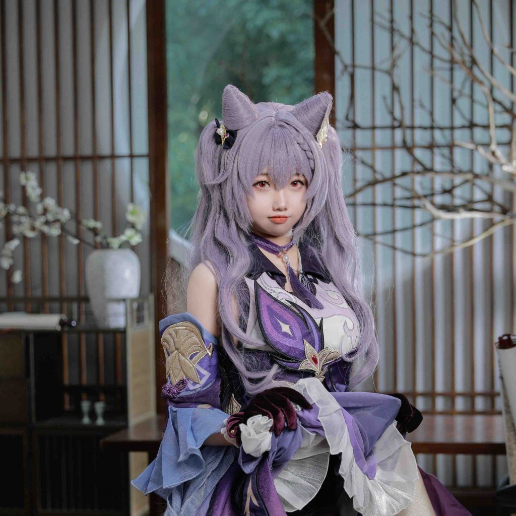 图片[5]-雪琪SAMA刻晴COS写真解析：高还原玉衡星气质，紫色雷光下的璃月美学