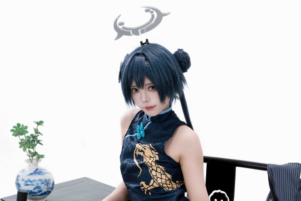 图片[7]-君颜圆又圆龙华妃咲写真赏析｜蔚蓝档案COS还原与中式旗袍美学