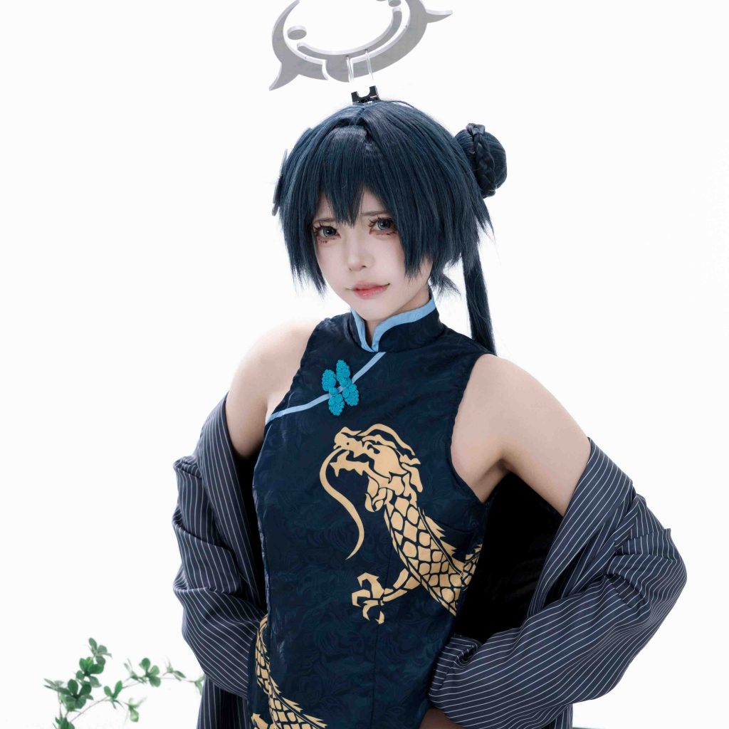 图片[4]-君颜圆又圆龙华妃咲写真赏析｜蔚蓝档案COS还原与中式旗袍美学