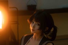 蠢沫沫《火》写真赏析：暖光、制服与暗调电影感的完整表达-绅士网