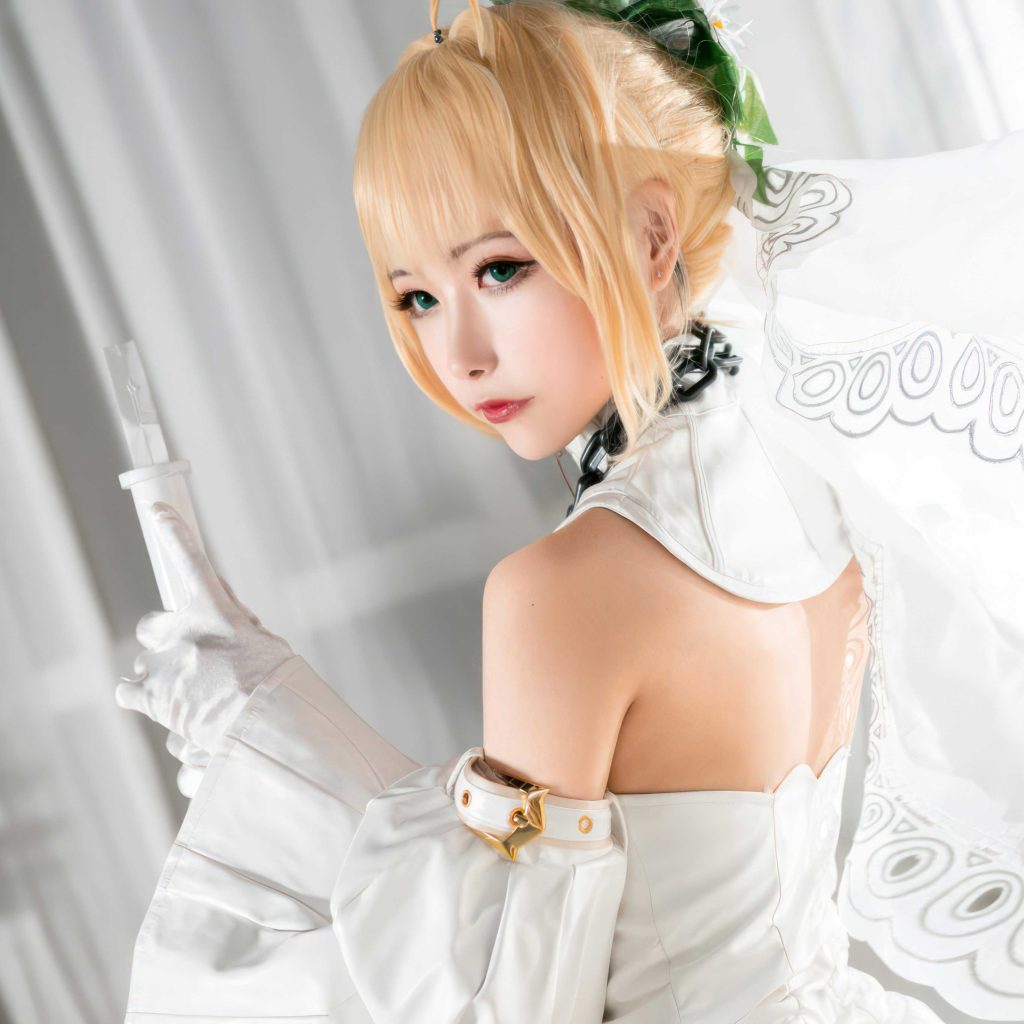 图片[4]-Momoko葵葵FGO尼禄花嫁写真，白色礼装与锁链美学解析