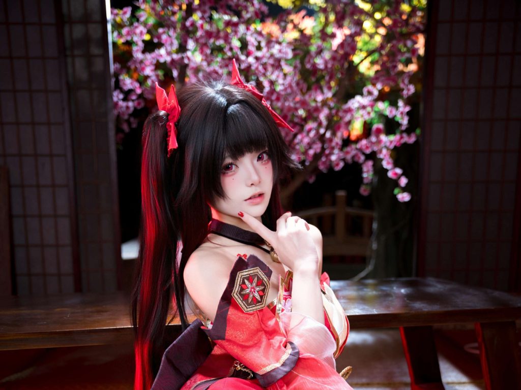 图片[5]-九柒喵火花写真赏析｜崩坏星穹铁道花火cos红色假面美学