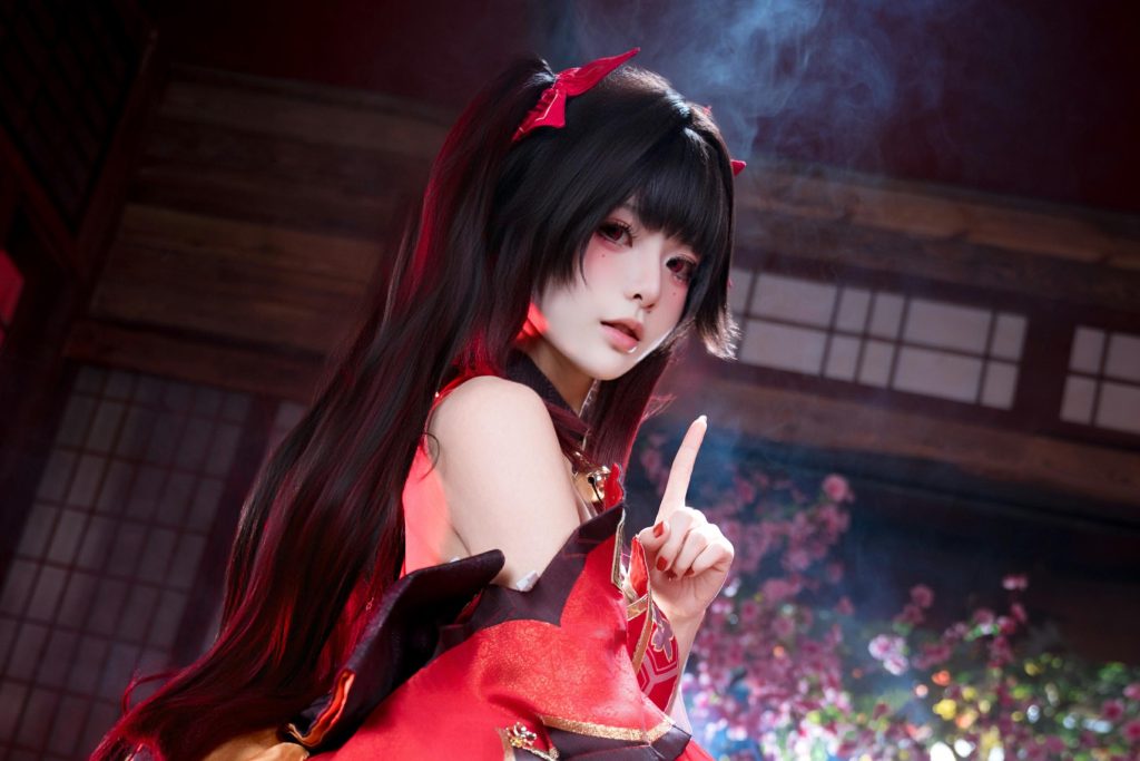图片[4]-九柒喵火花写真赏析｜崩坏星穹铁道花火cos红色假面美学