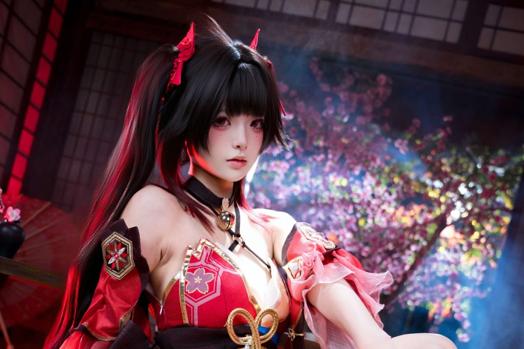 图片[7]-九柒喵火花写真赏析｜崩坏星穹铁道花火cos红色假面美学