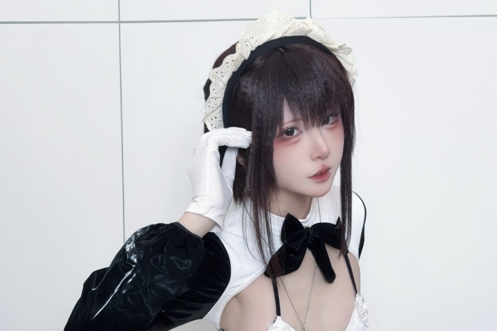 纸悦Etsu_ko叛逆女仆写真 黑白反差冷感女仆造型解析