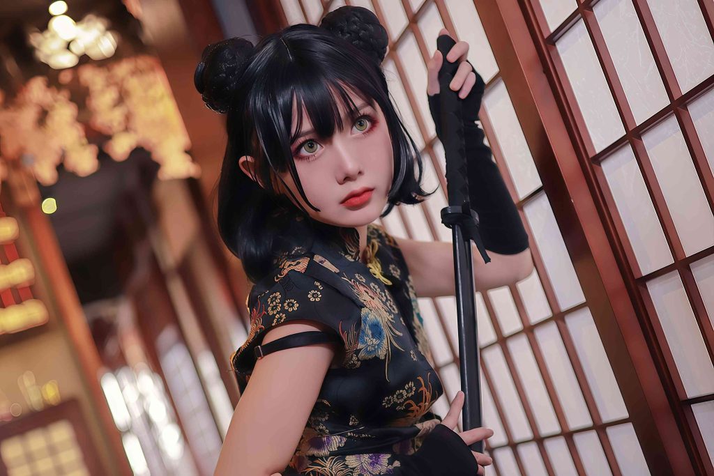 您的蛋蛋旗袍武士娘COS写真赏析，黑金旗袍与武士刀的东方幻想美学