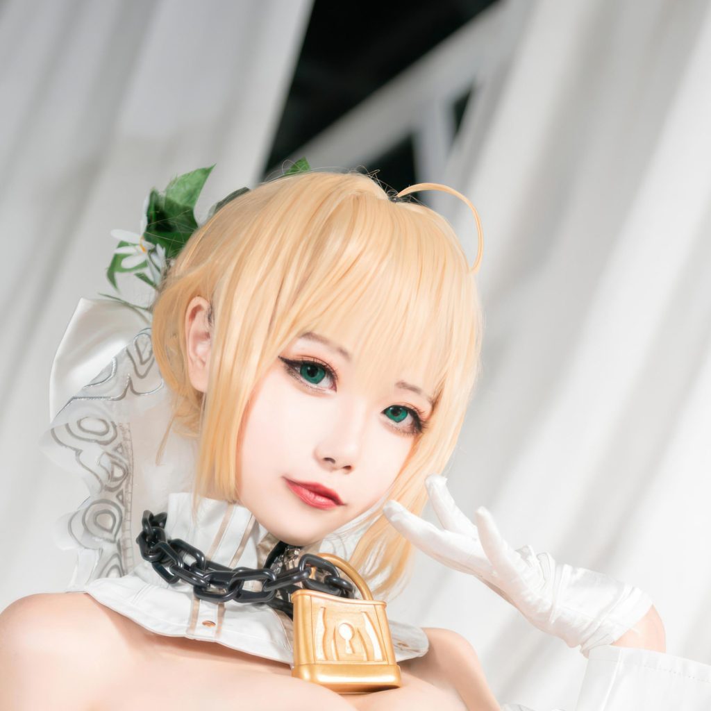 图片[6]-Momoko葵葵FGO尼禄花嫁写真，白色礼装与锁链美学解析