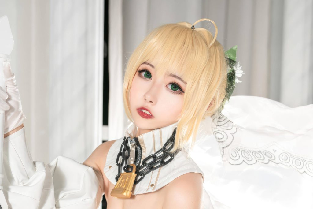 图片[3]-Momoko葵葵FGO尼禄花嫁写真，白色礼装与锁链美学解析