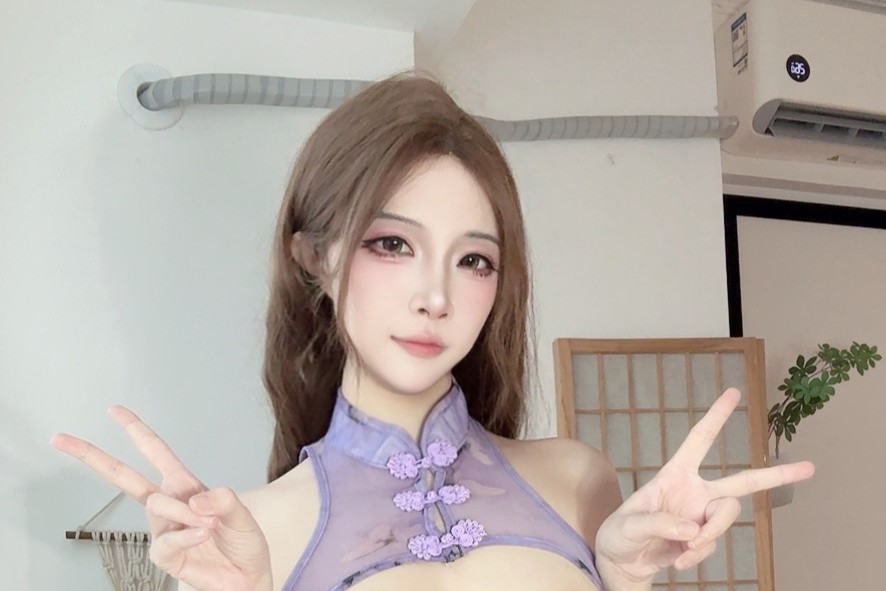 二佐Nisa私房紫旗袍写真赏析｜淡紫色旗袍元素与柔光人像合集