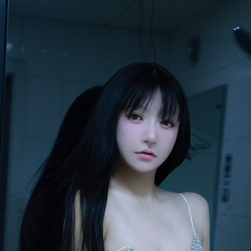图片[2]-韩熙子Hayley浴室月光写真赏析｜冷蓝浴室里的银色月光人像