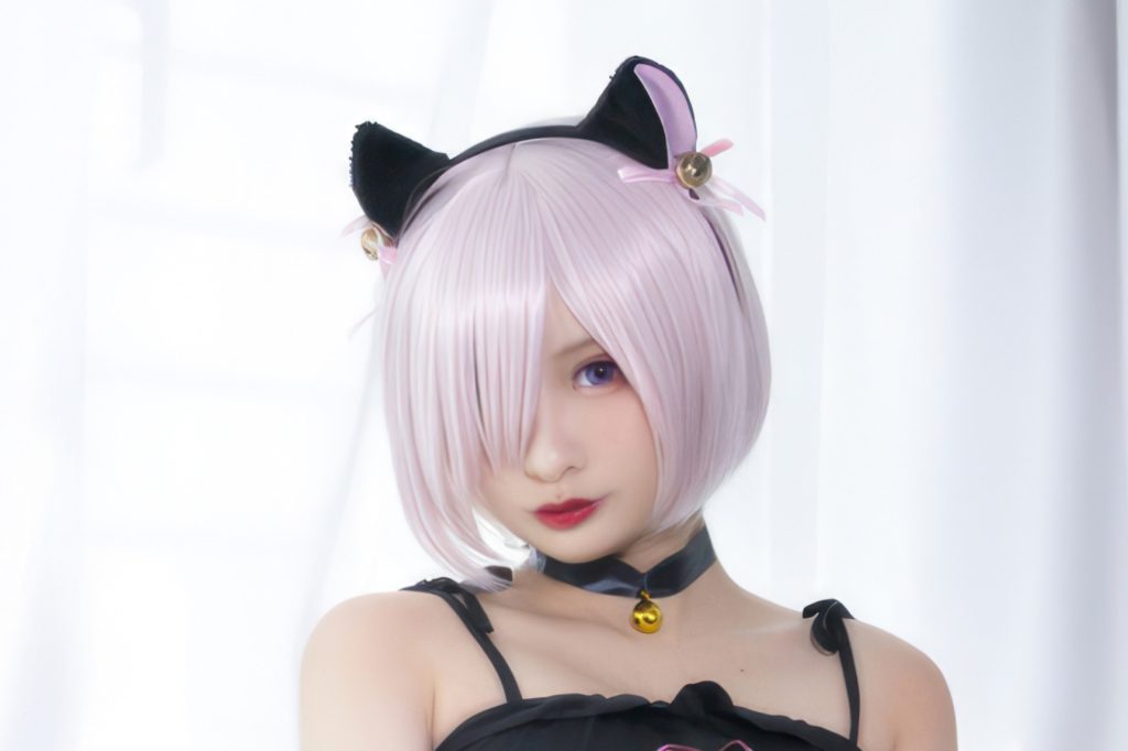 洛璃LoLiSAMA FGO玛修猫咪写真｜粉发猫耳学妹的白色柔光氛围