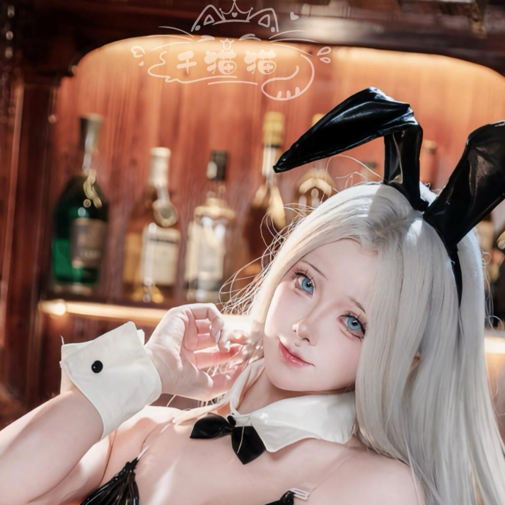 图片[7]-前野太太碧蓝航线约克城兔女郎写真赏析｜银发蓝眸与复古酒吧氛围感
