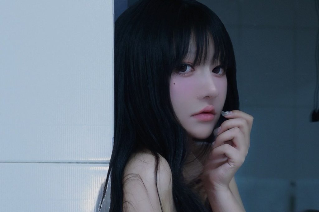 图片[6]-韩熙子Hayley浴室月光写真赏析｜冷蓝浴室里的银色月光人像