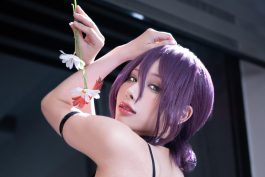 HaneAme雨波《电锯人》蕾塞写真:紫发、花束与危险少女感的影像表达-绅士网