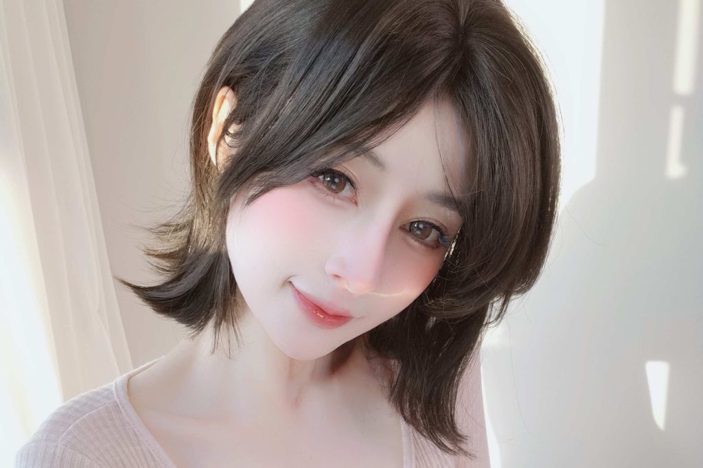 图片[7]-白银81自撮り Vol.105写真赏析：窗边自然光下的粉色居家自拍