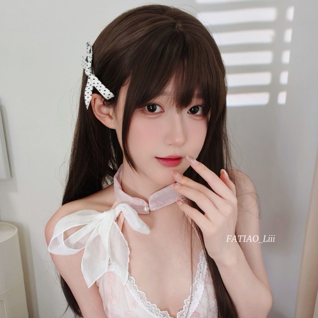 图片[3]-迷之呆梨《这里更甜》写真赏析：淡粉甜系原创写真与室内柔光拍摄解析